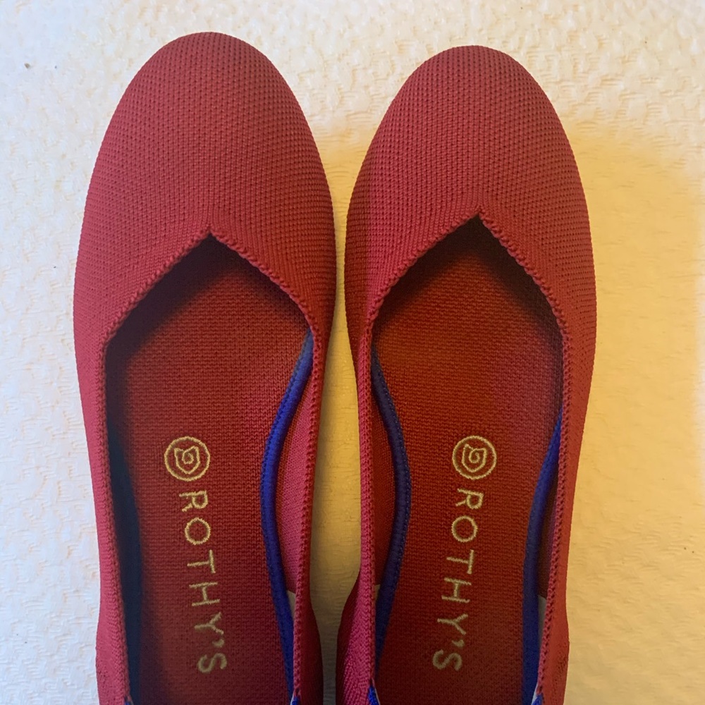 New Rothy’s Sz 9 - Red - never worn
